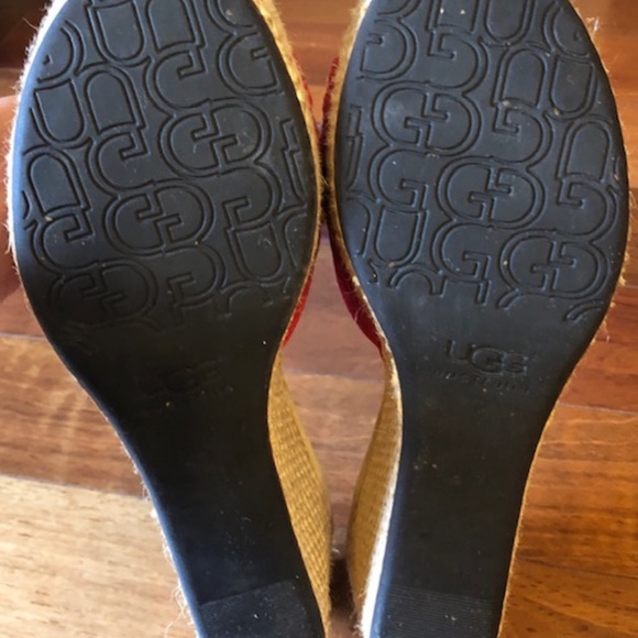 UGG RED SUEDE PLATFORM WEDGE - Picture 5 of 5